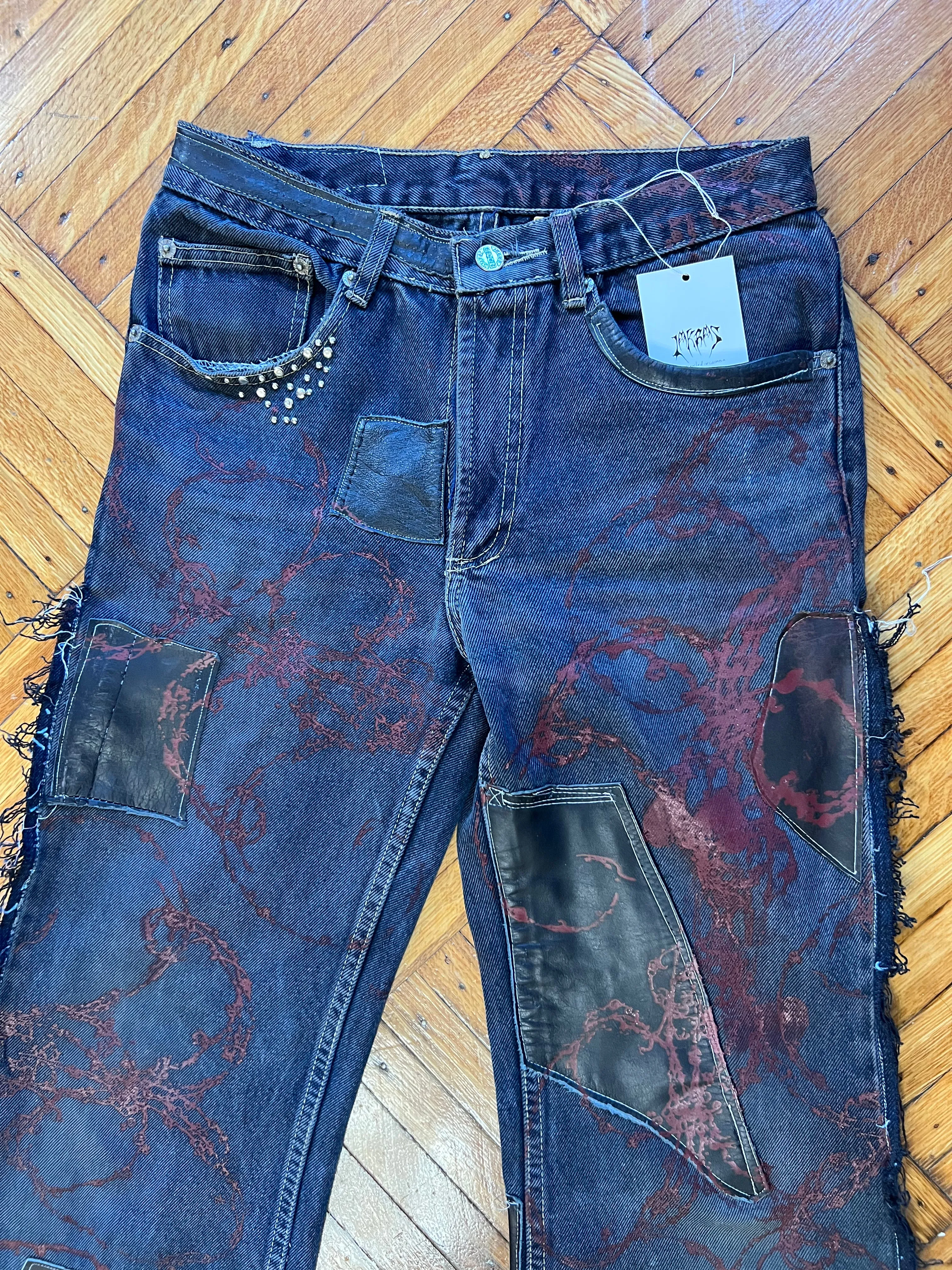 DIRTY JEANS