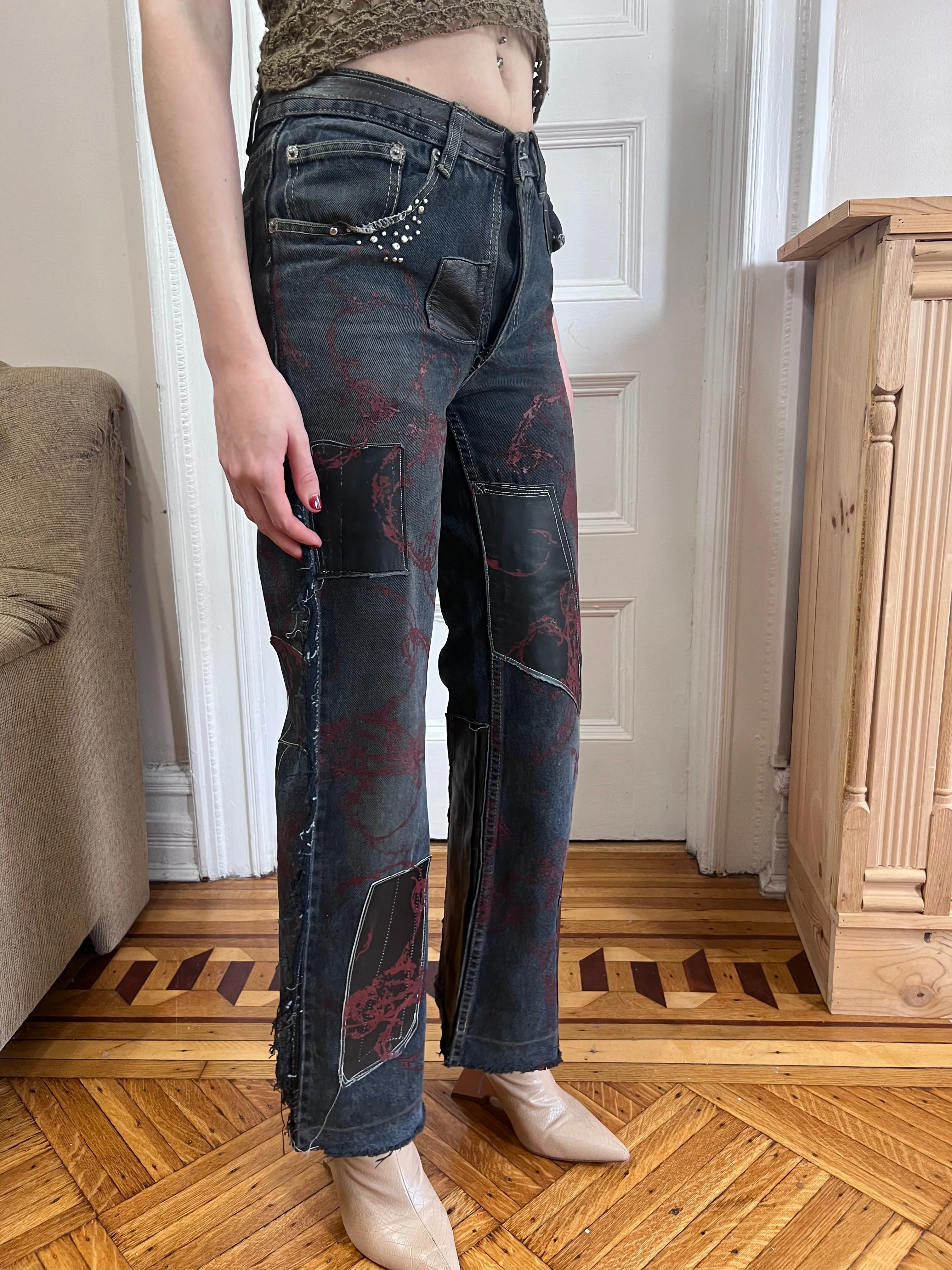 DIRTY JEANS